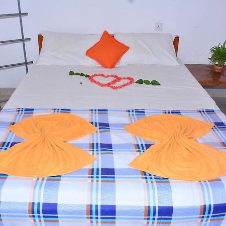 Pleasant Park Holiday Inn Trincomalee Ngoại thất bức ảnh