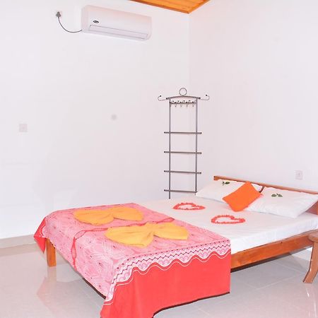 Pleasant Park Holiday Inn Trincomalee Ngoại thất bức ảnh