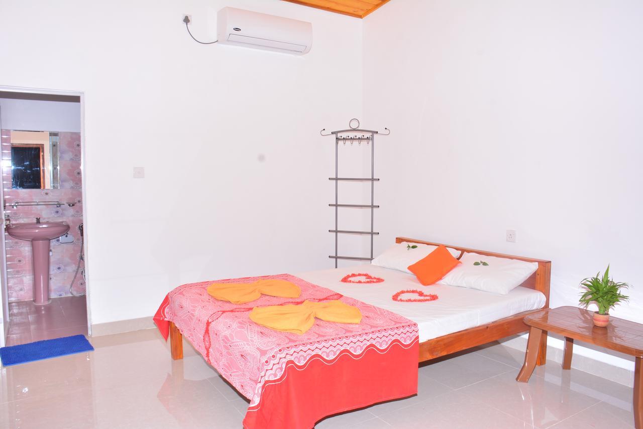Pleasant Park Holiday Inn Trincomalee Ngoại thất bức ảnh
