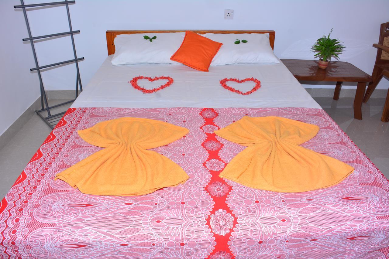 Pleasant Park Holiday Inn Trincomalee Ngoại thất bức ảnh