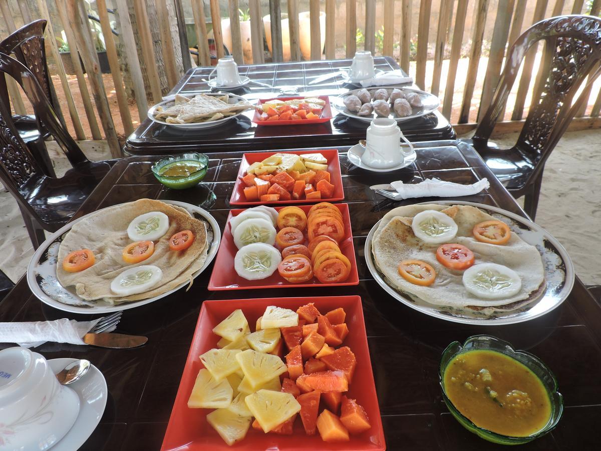 Pleasant Park Holiday Inn Trincomalee Ngoại thất bức ảnh