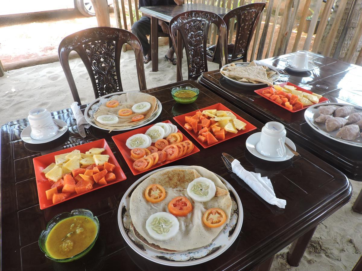 Pleasant Park Holiday Inn Trincomalee Ngoại thất bức ảnh